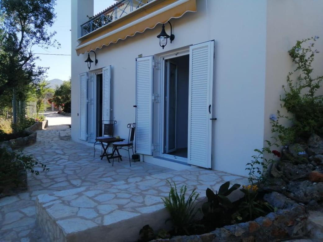 Appartement in OLIVE GROOVE HOUSE PELOPONNESOS WESTERN MANI Kalianeika Exterior foto