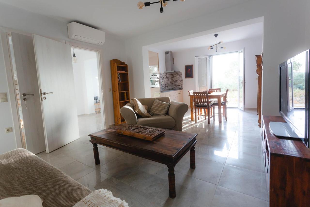 Appartement in OLIVE GROOVE HOUSE PELOPONNESOS WESTERN MANI Kalianeika Exterior foto