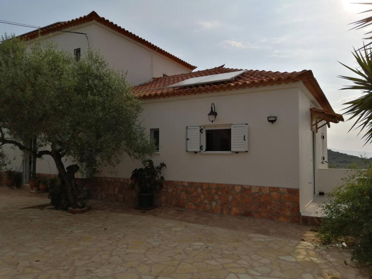 Appartement in OLIVE GROOVE HOUSE PELOPONNESOS WESTERN MANI Kalianeika Exterior foto